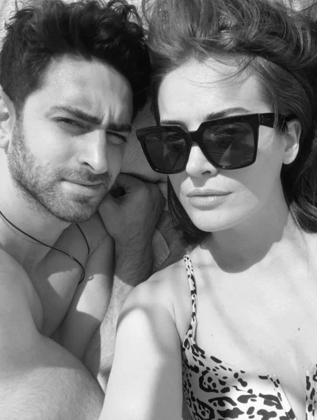 Özündən 11 yaş kiçik sevgilisi üçün ölkəni tərk edir -Artıq ev axtarmağa başlayıb